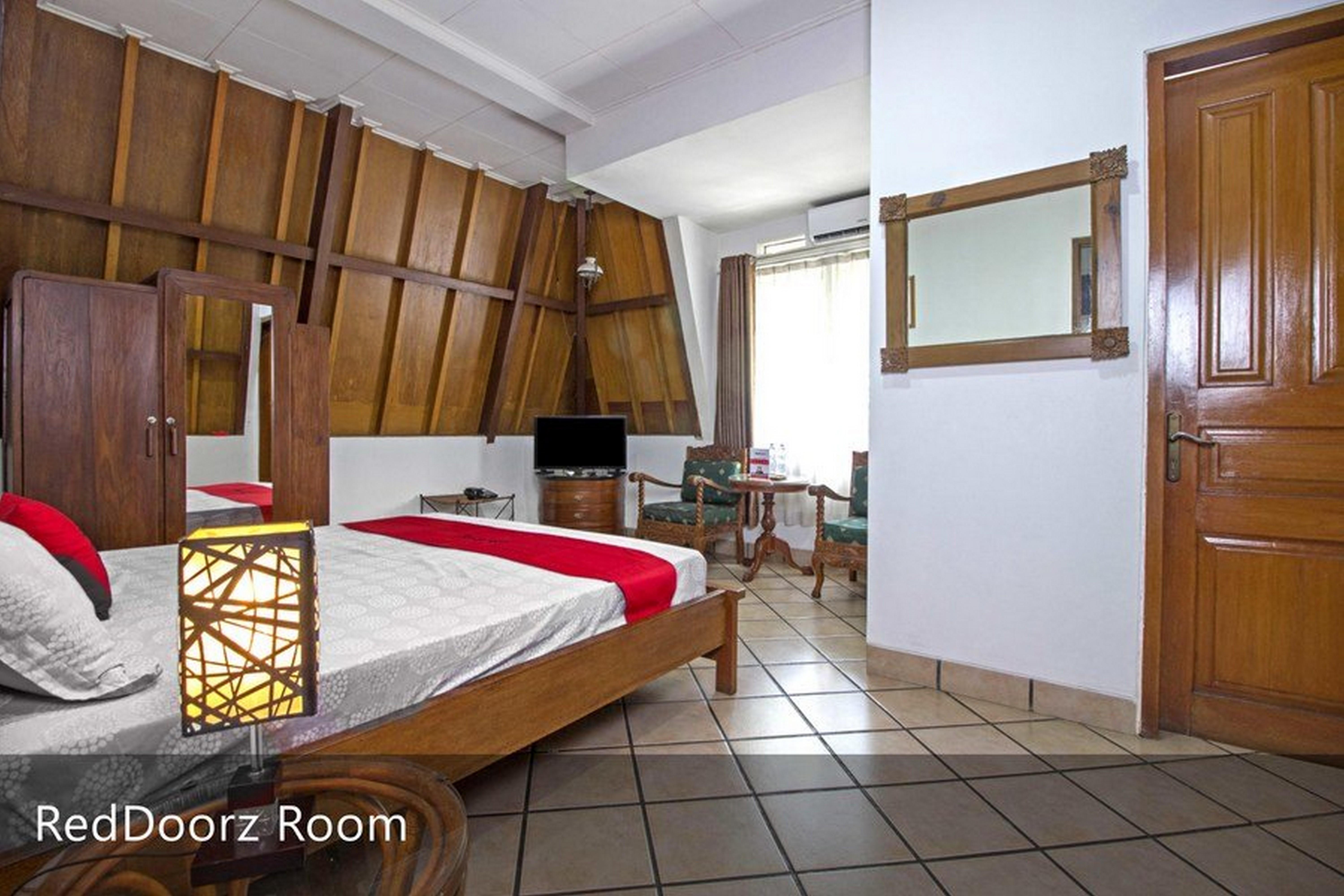Reddoorz Plus Near Parahyangan University Bandung Exterior photo