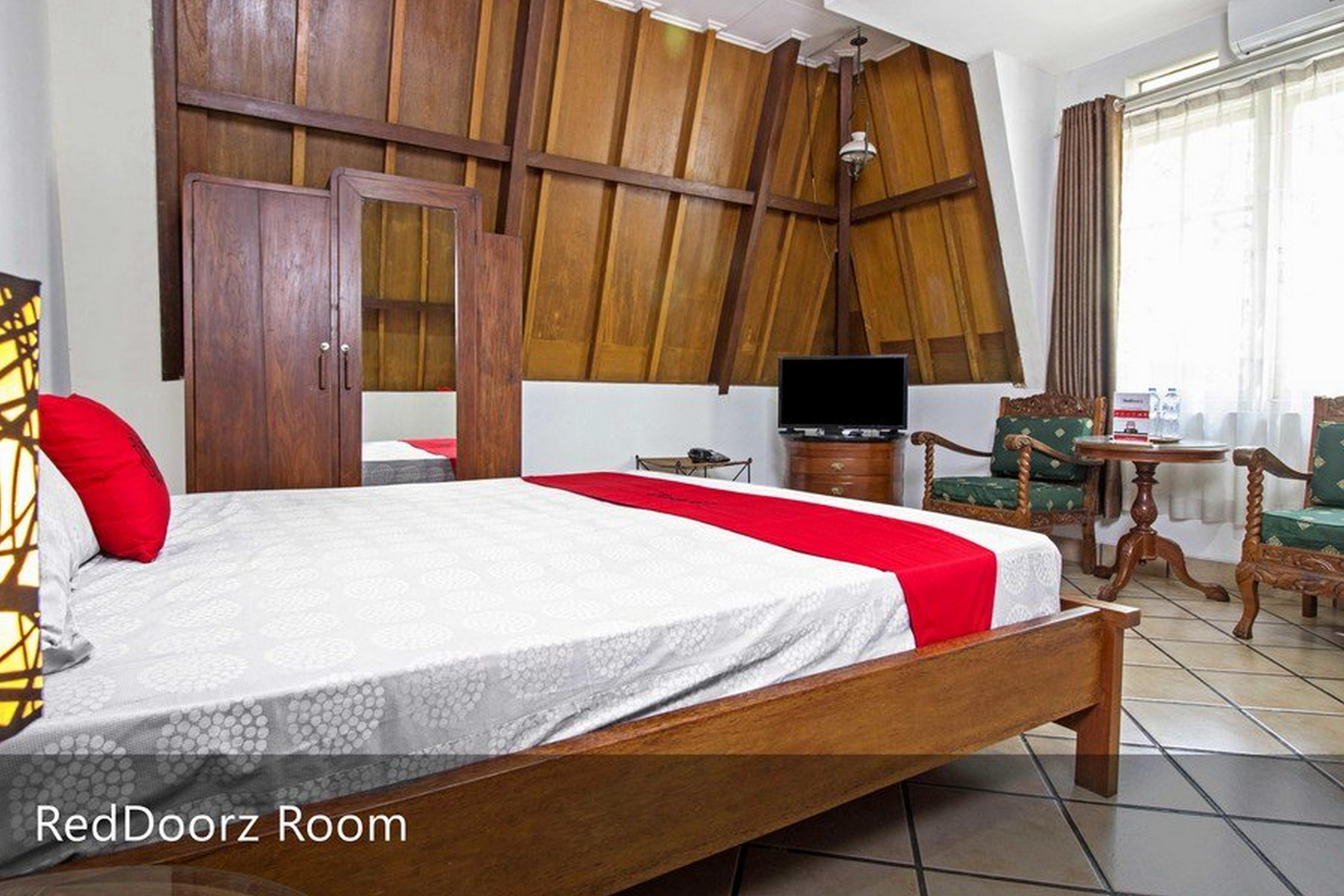 Reddoorz Plus Near Parahyangan University Bandung Exterior photo