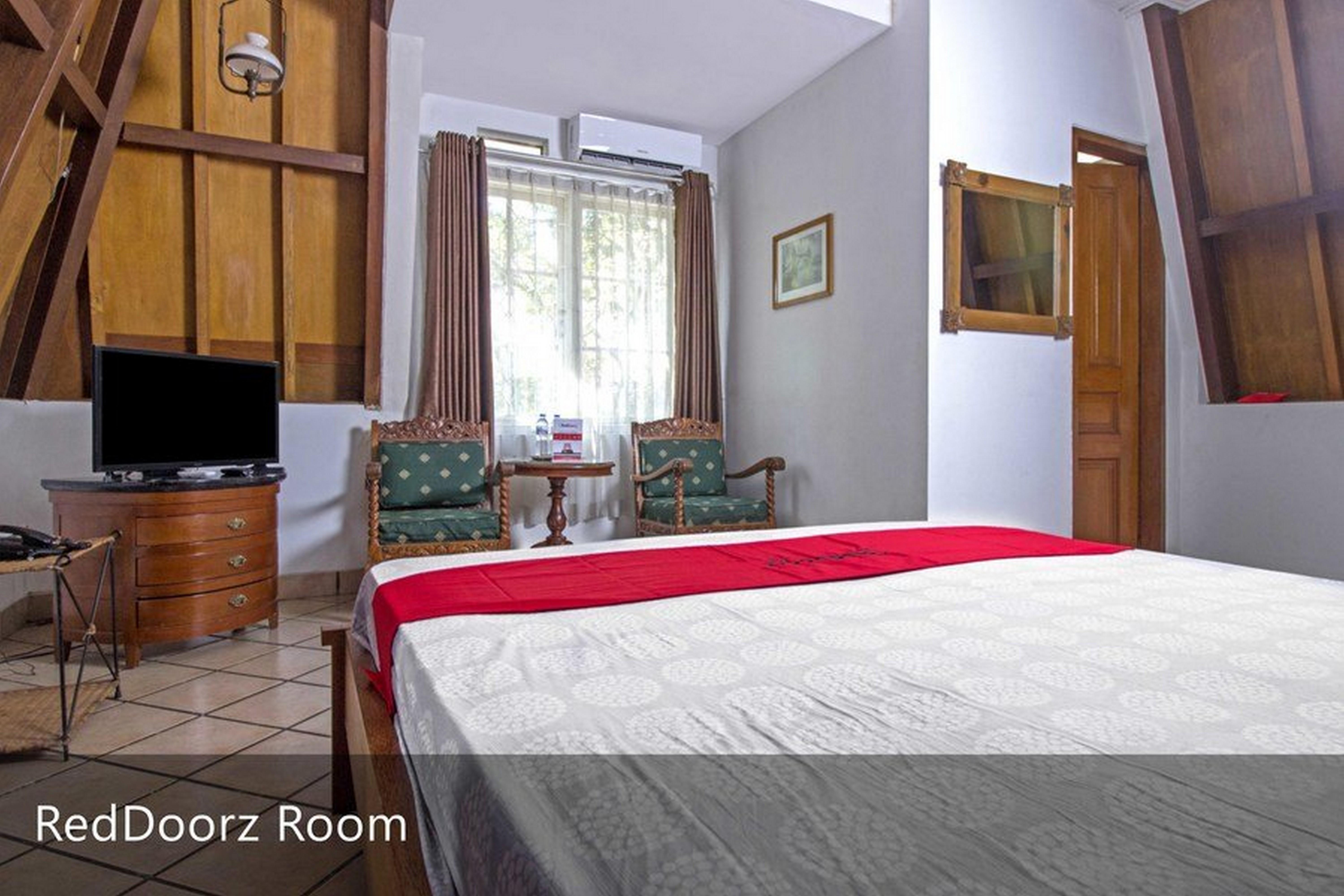 Reddoorz Plus Near Parahyangan University Bandung Exterior photo