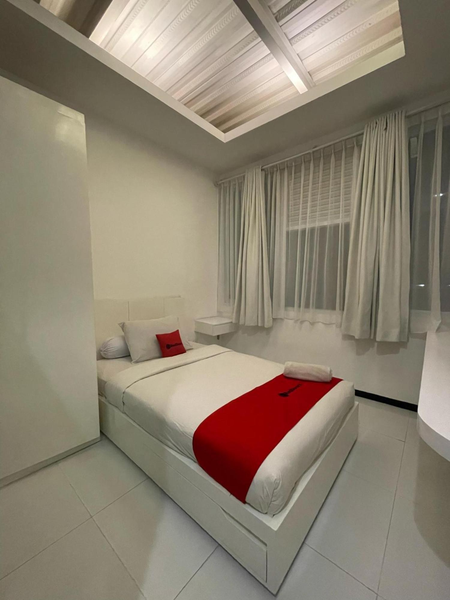 Reddoorz Plus Near Parahyangan University Bandung Exterior photo