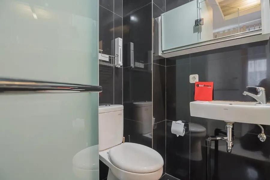 Reddoorz Plus Near Parahyangan University Bandung Exterior photo