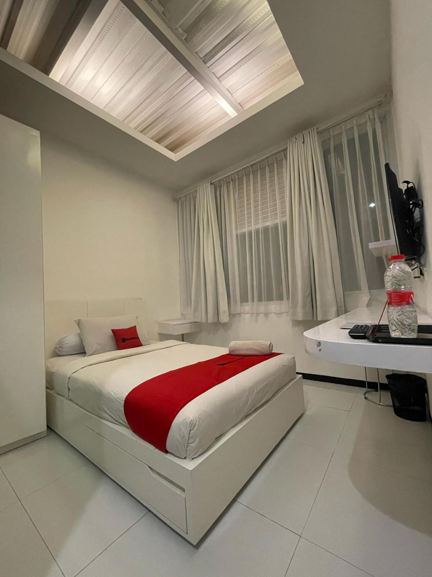Reddoorz Plus Near Parahyangan University Bandung Exterior photo