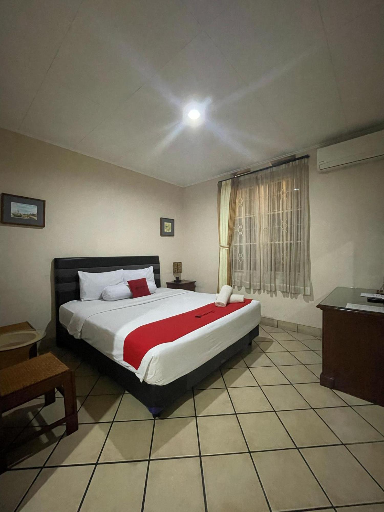 Reddoorz Plus Near Parahyangan University Bandung Exterior photo