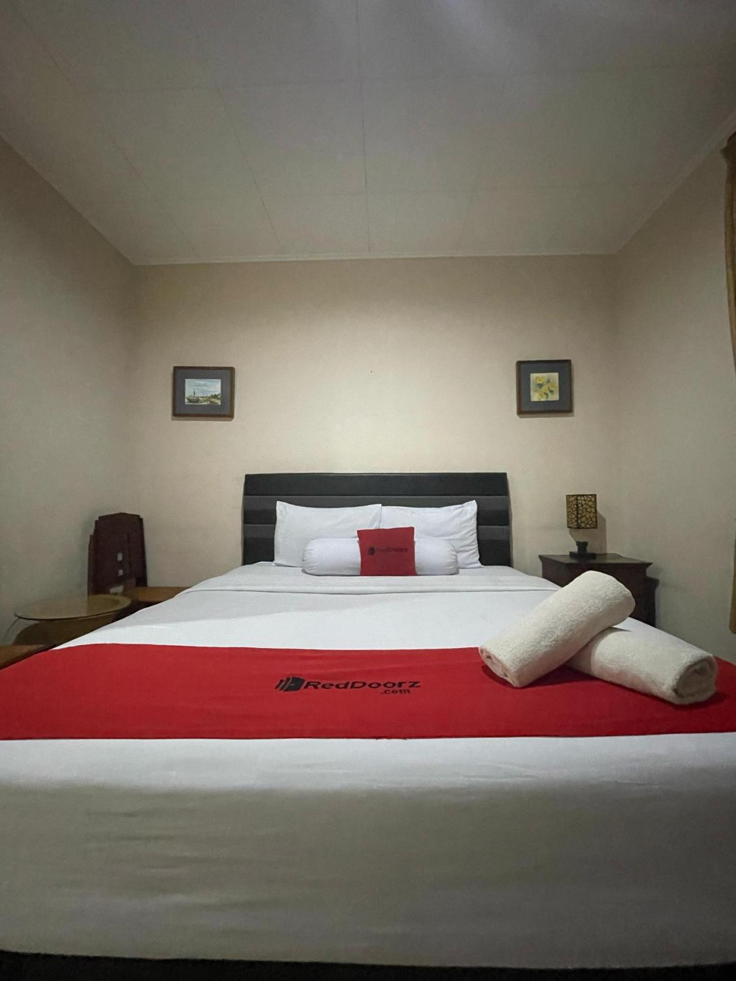 Reddoorz Plus Near Parahyangan University Bandung Exterior photo