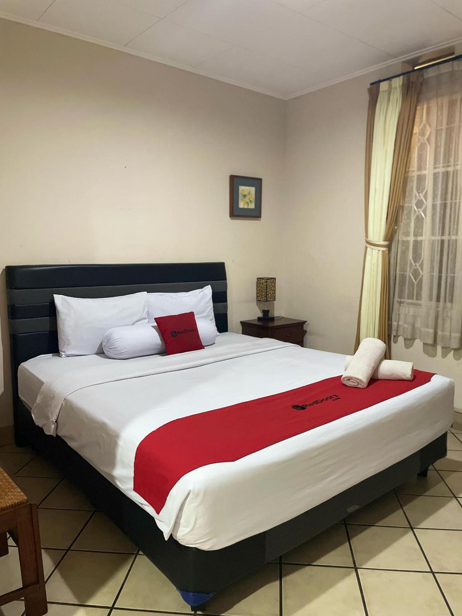 Reddoorz Plus Near Parahyangan University Bandung Exterior photo