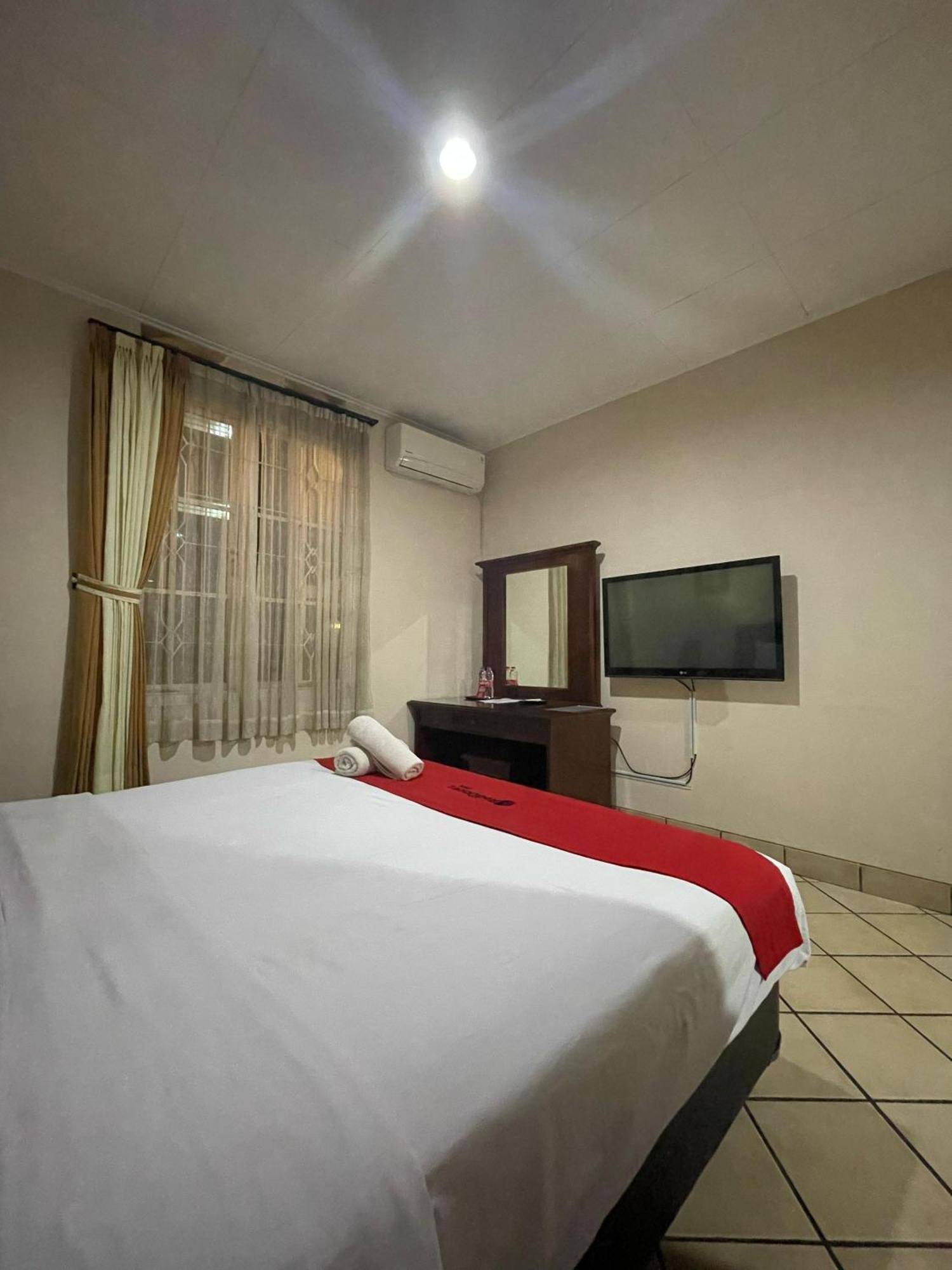 Reddoorz Plus Near Parahyangan University Bandung Exterior photo
