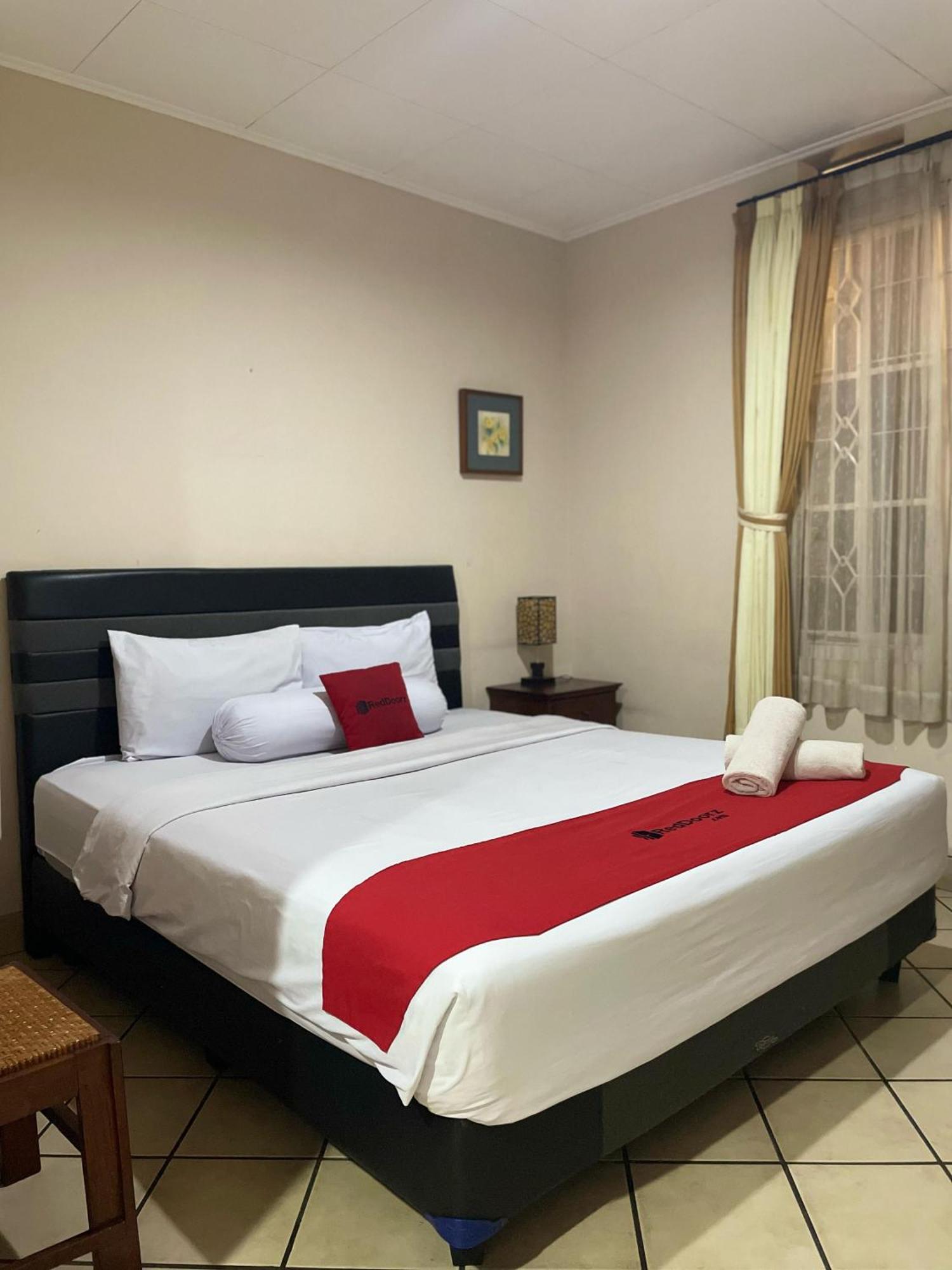 Reddoorz Plus Near Parahyangan University Bandung Exterior photo