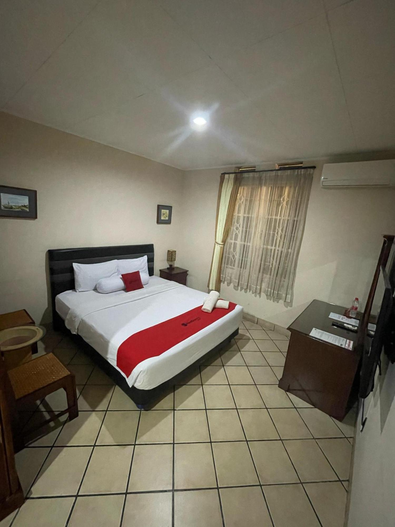Reddoorz Plus Near Parahyangan University Bandung Exterior photo