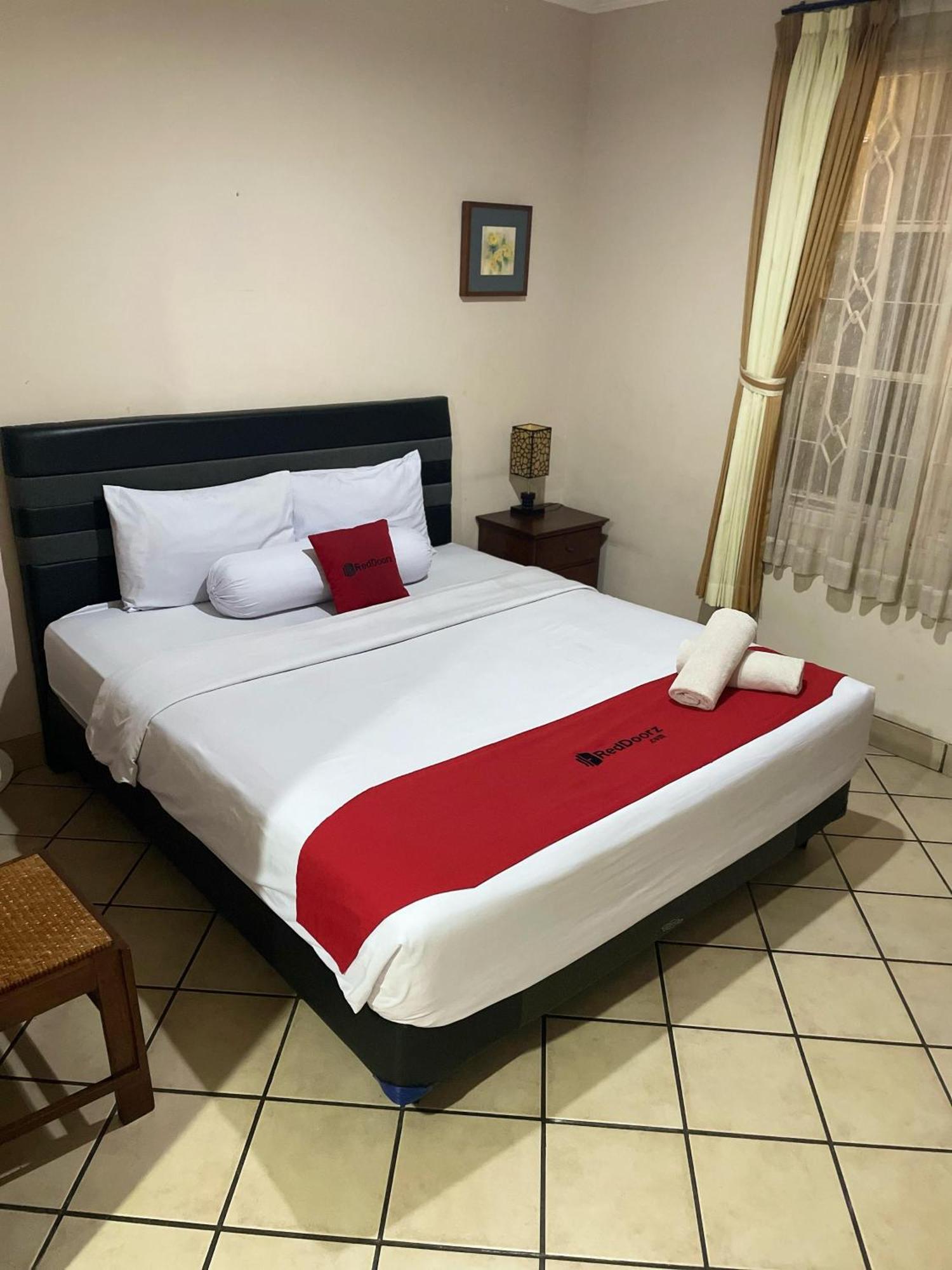 Reddoorz Plus Near Parahyangan University Bandung Exterior photo